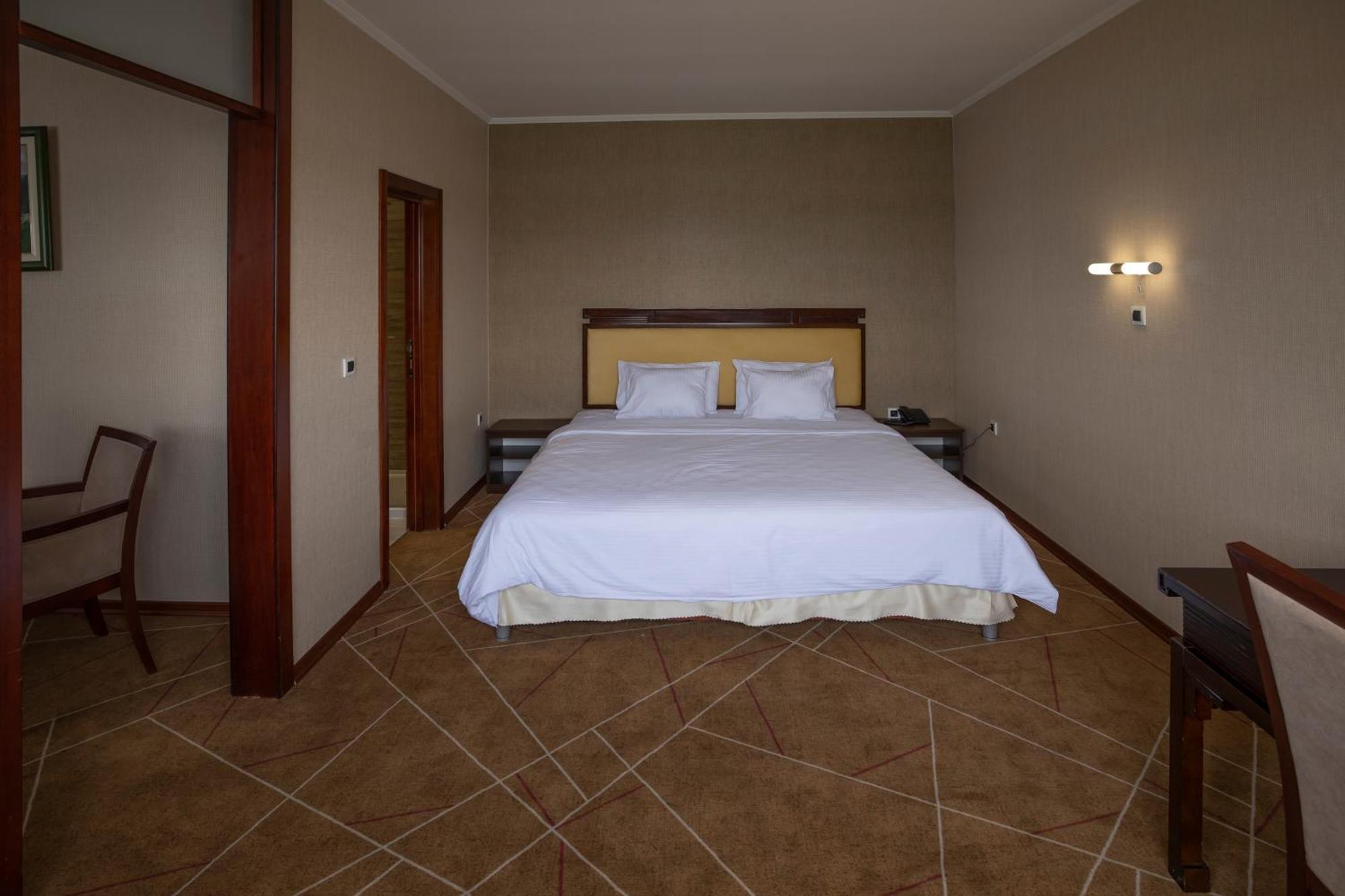 阿夸斯塔多瑙河酒店 克拉多沃 外观 照片